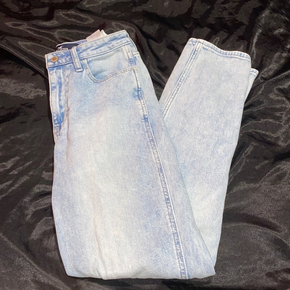 Hollister Ultra High Rise Mom Jean
